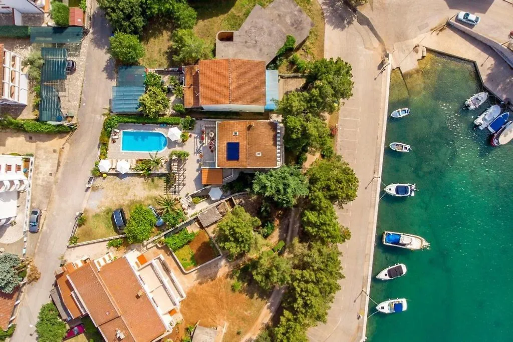Guest house House Dinka With Pool Hotel Porat