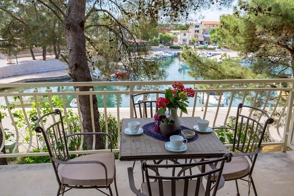 House Dinka With Pool Hotel Porat  0*, Porat (Krk) Croatia