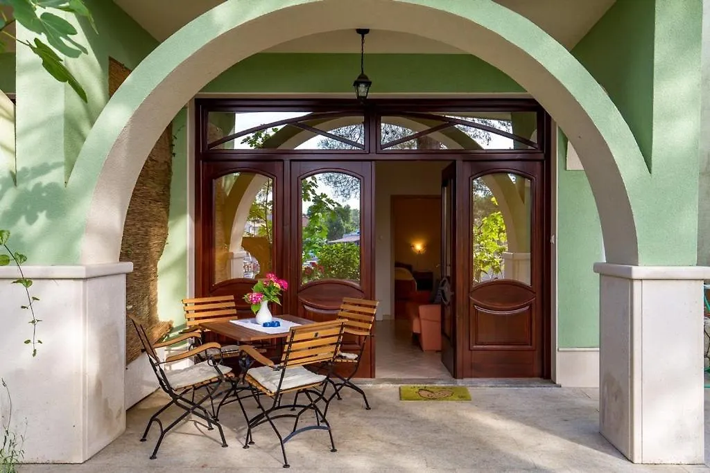 House Dinka With Pool Hotel Porat  Guest house Porat (Krk)