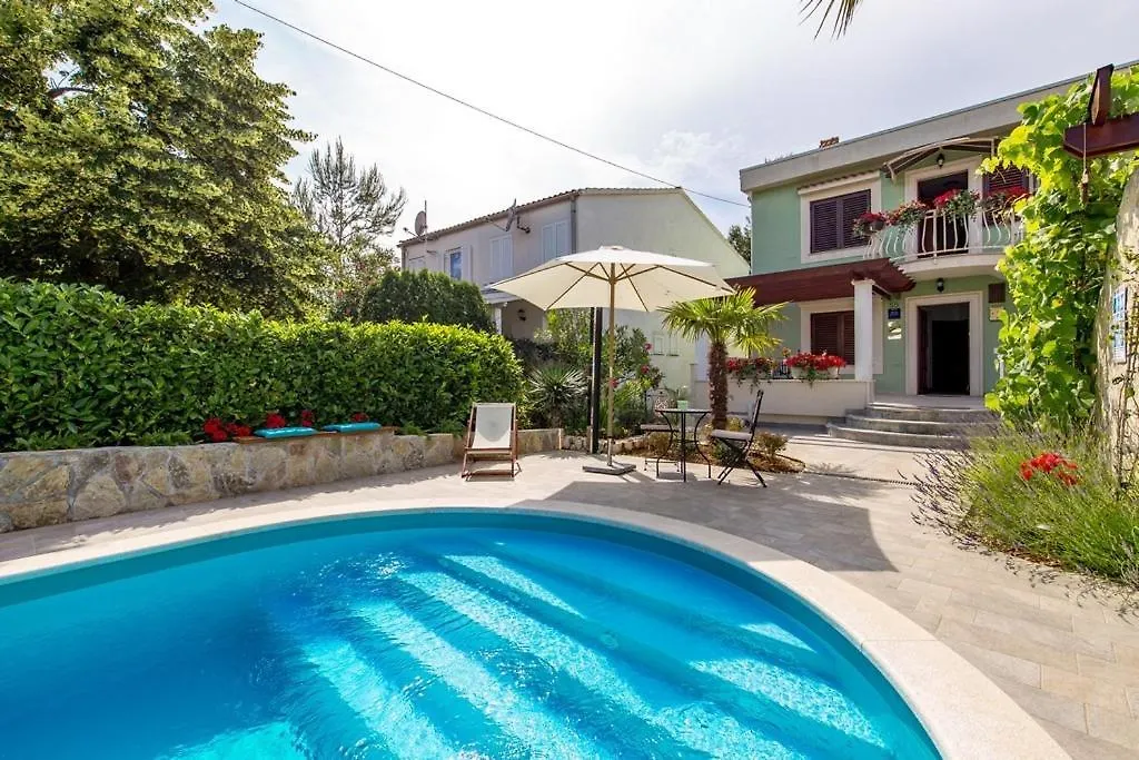 House Dinka With Pool Hotel Porat