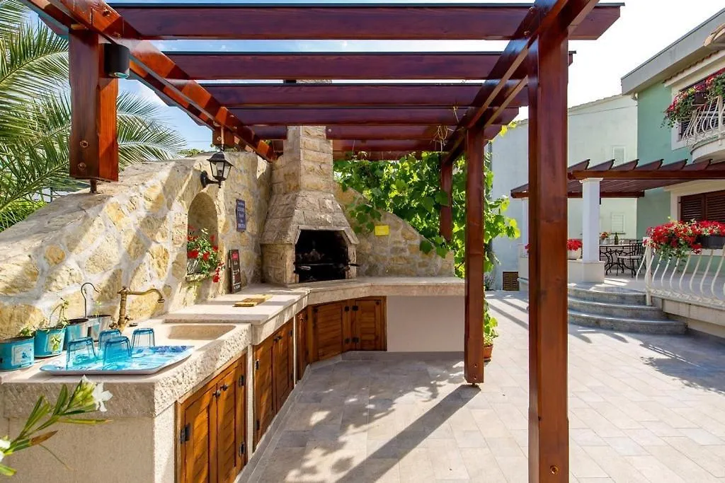 Guest house House Dinka With Pool Hotel Porat