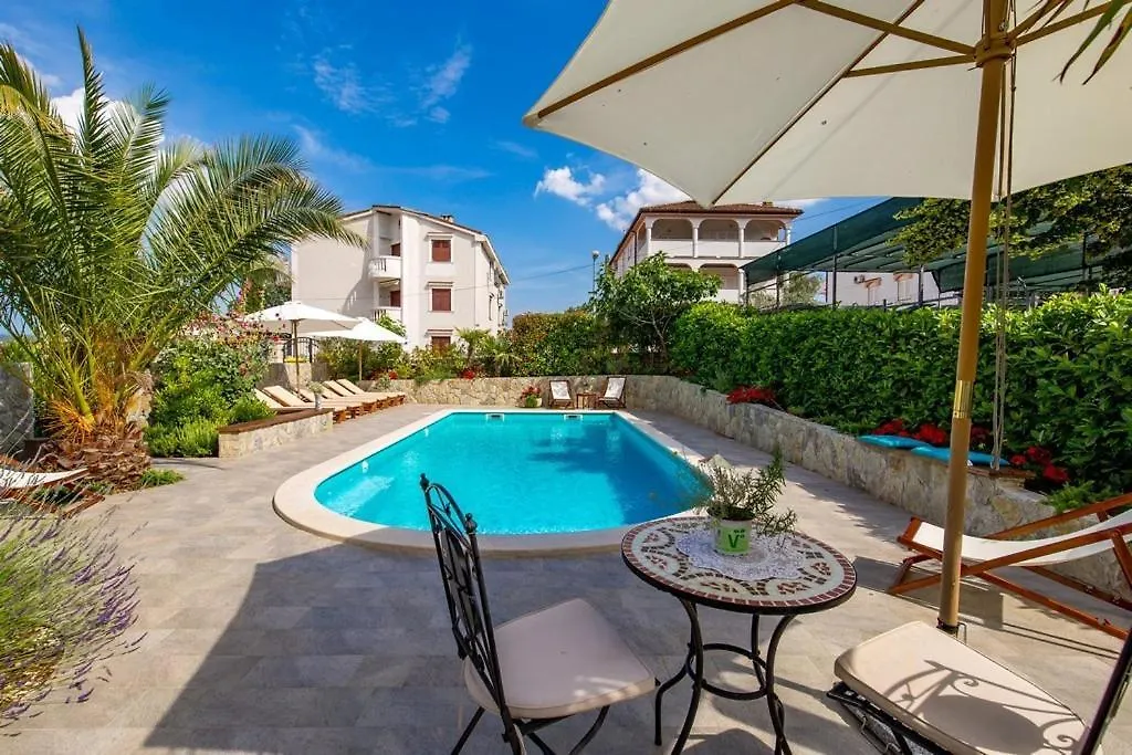 Guest house House Dinka With Pool Hotel Porat  Croatia