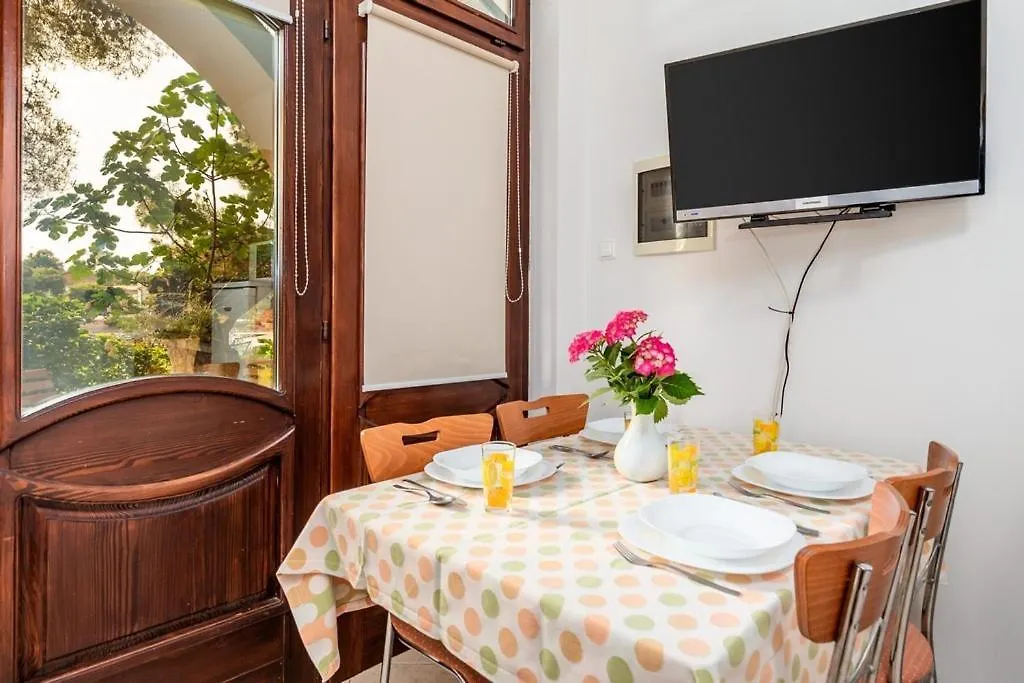 House Dinka With Pool Hotel Porat  Guest house Porat (Krk)