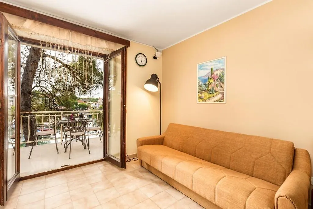 House Dinka With Pool Hotel Porat  0*, Porat (Krk)