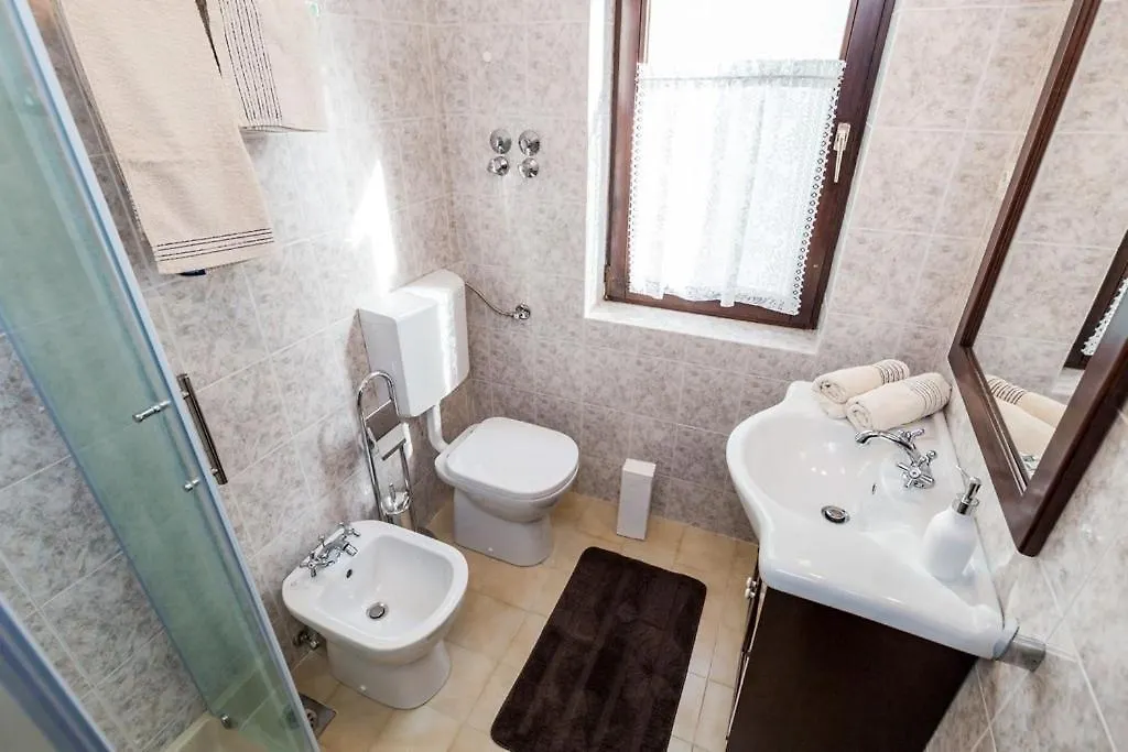 House Dinka With Pool Hotel Porat  Guest house Porat (Krk)