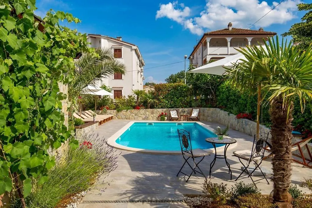 Guest house House Dinka With Pool Hotel Porat