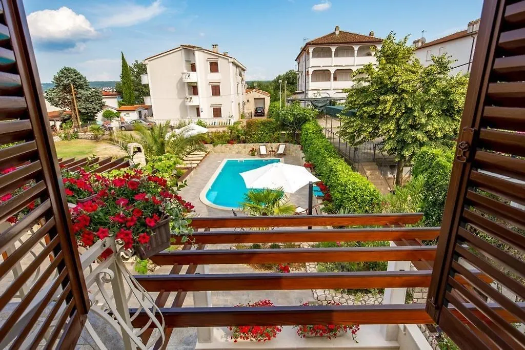 House Dinka With Pool Hotel Porat  Guest house Porat (Krk)