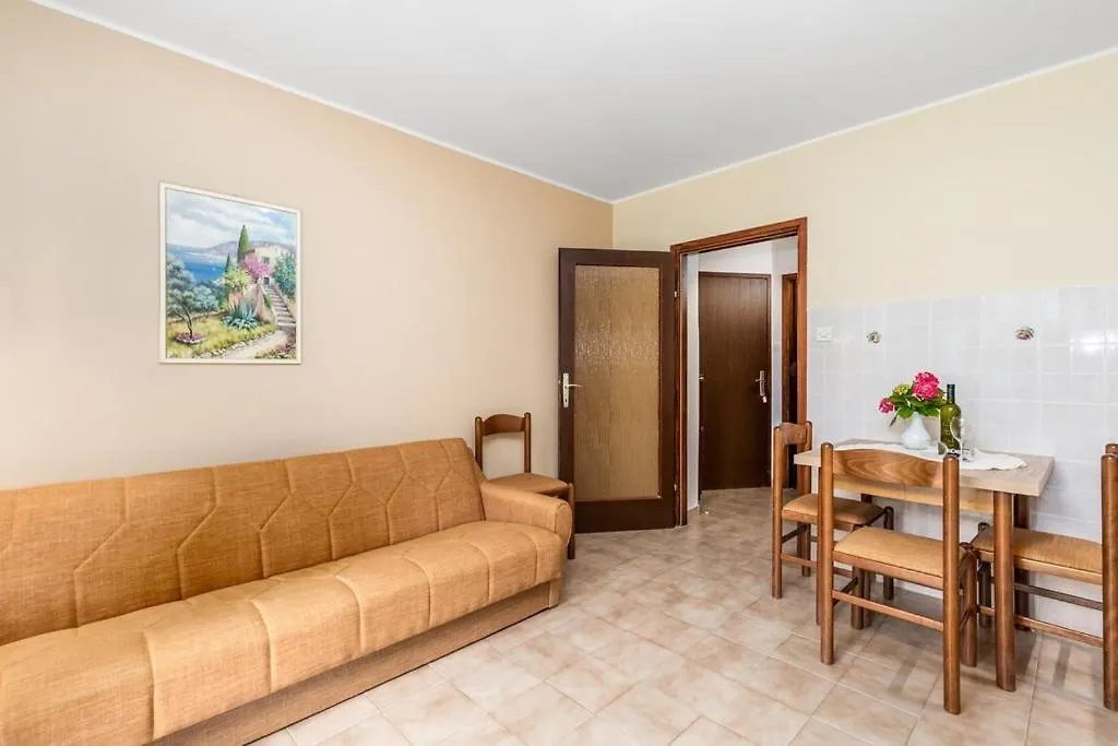 House Dinka With Pool Hotel Porat  Guest house