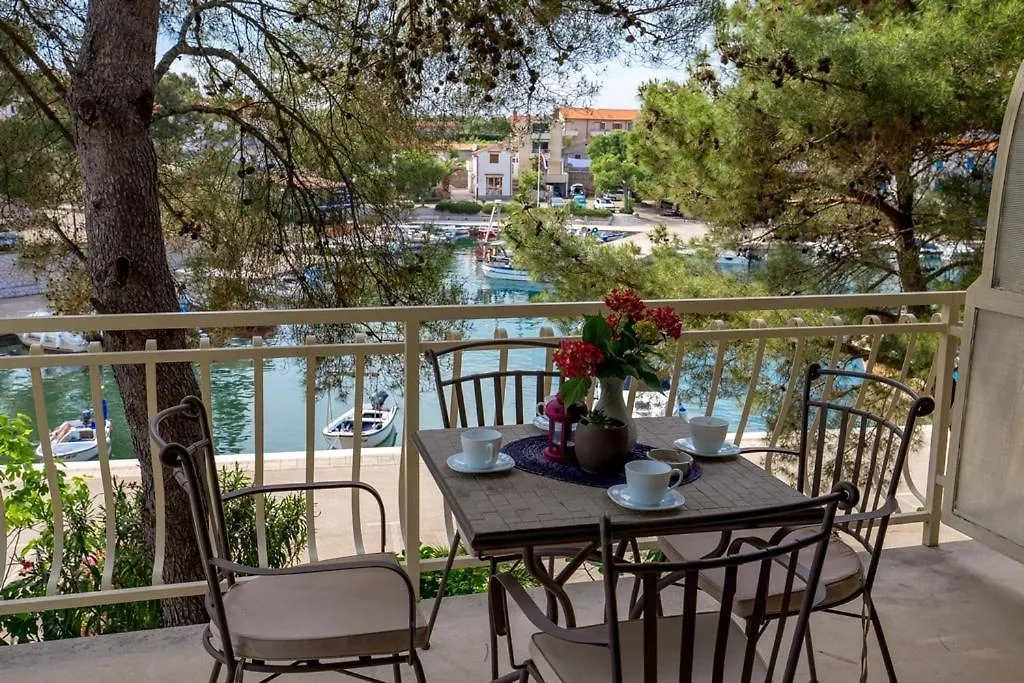 House Dinka With Pool Hotel Porat  Porat (Krk)