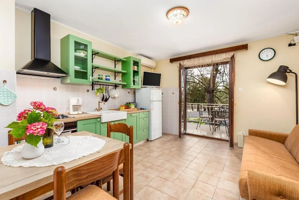 Guest house House Dinka With Pool Hotel Porat  Croatia