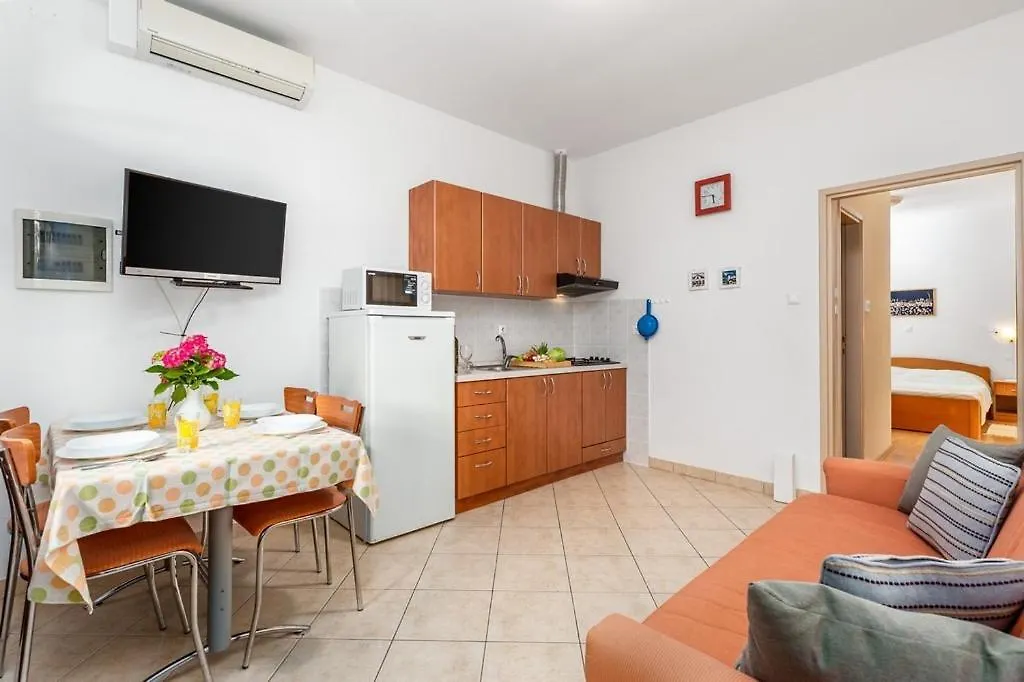 Guest house House Dinka With Pool Hotel Porat