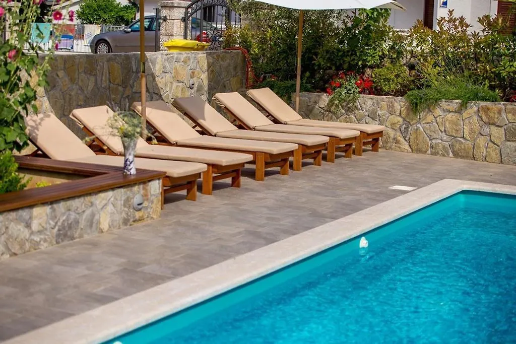 Guest house House Dinka With Pool Hotel Porat