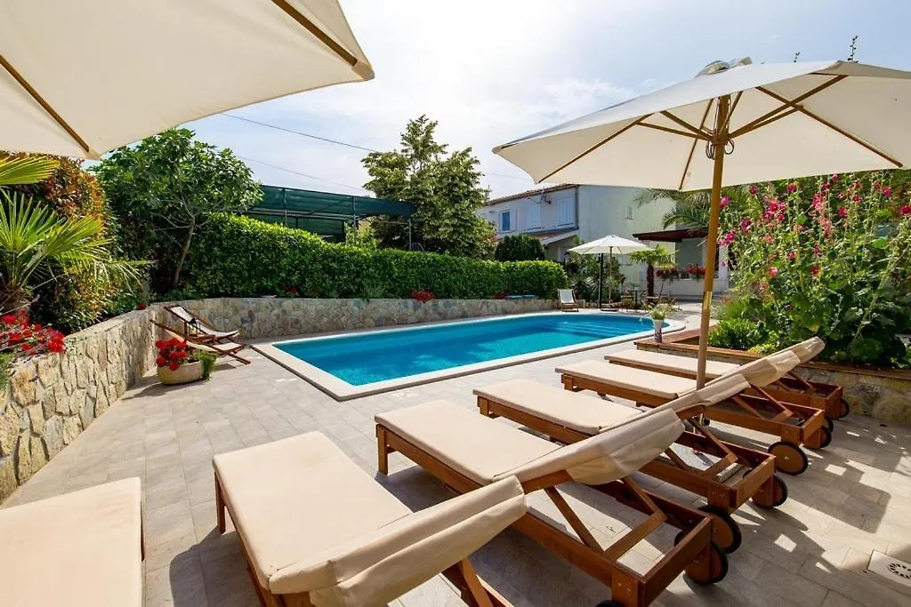 Guest house House Dinka With Pool Hotel Porat  Croatia
