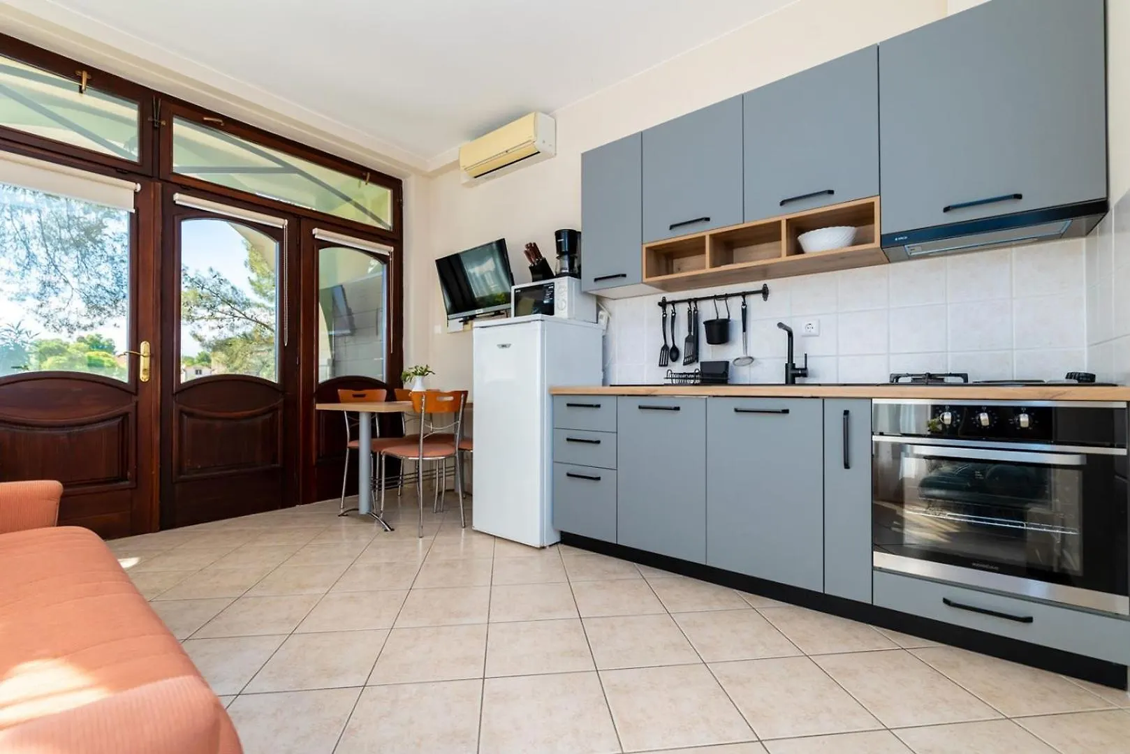 House Dinka With Pool Hotel Porat  0*, Porat (Krk)