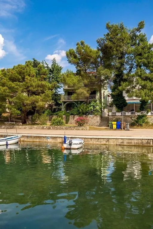 Hotel House Dinka With Pool Porat  0*, Porat (Krk) Croazia