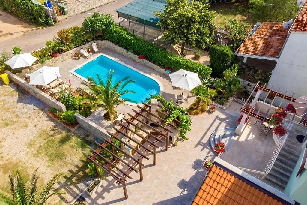 Affittacamere Hotel House Dinka With Pool Porat