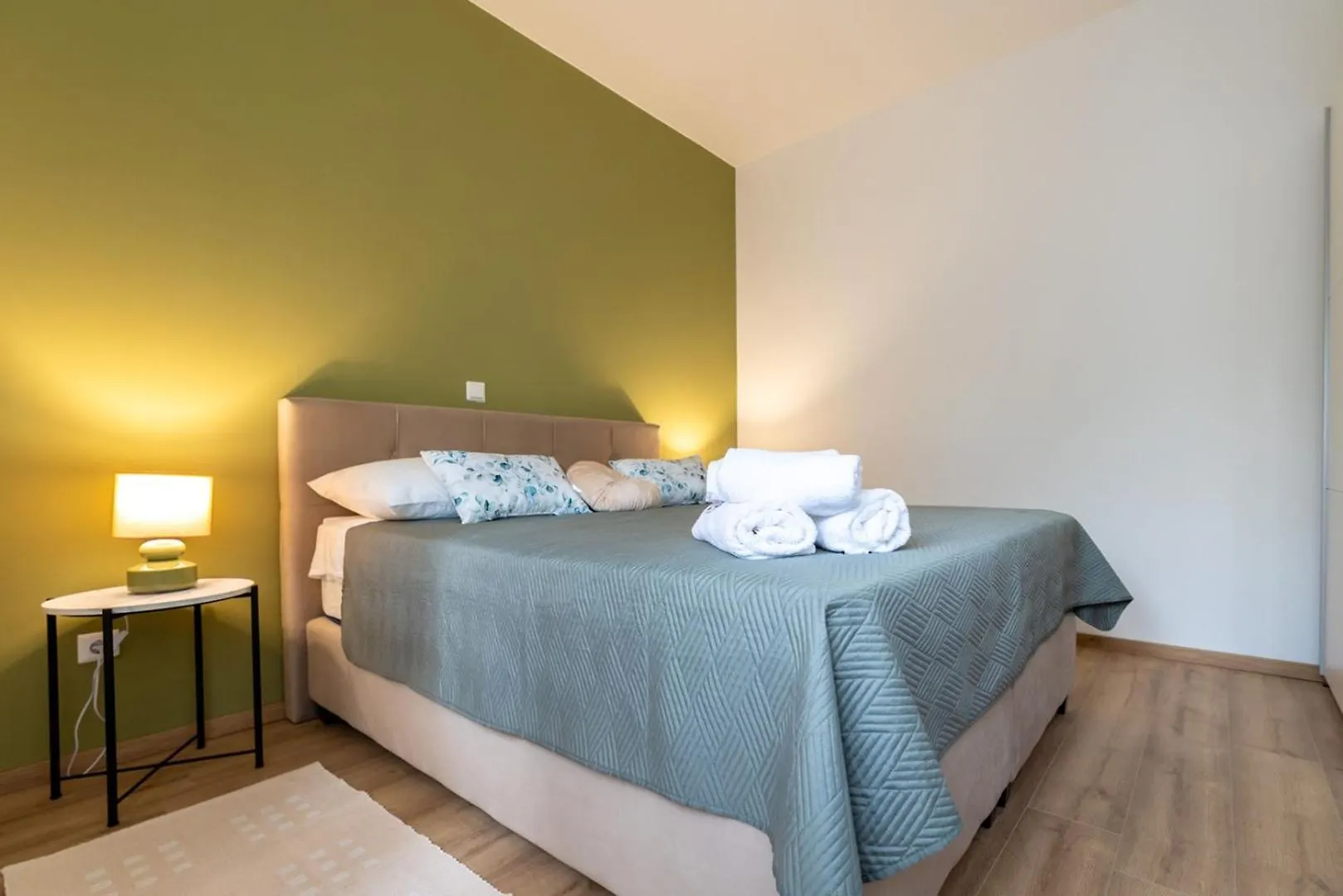 Hotel House Dinka With Pool Porat  Affittacamere Porat (Krk)